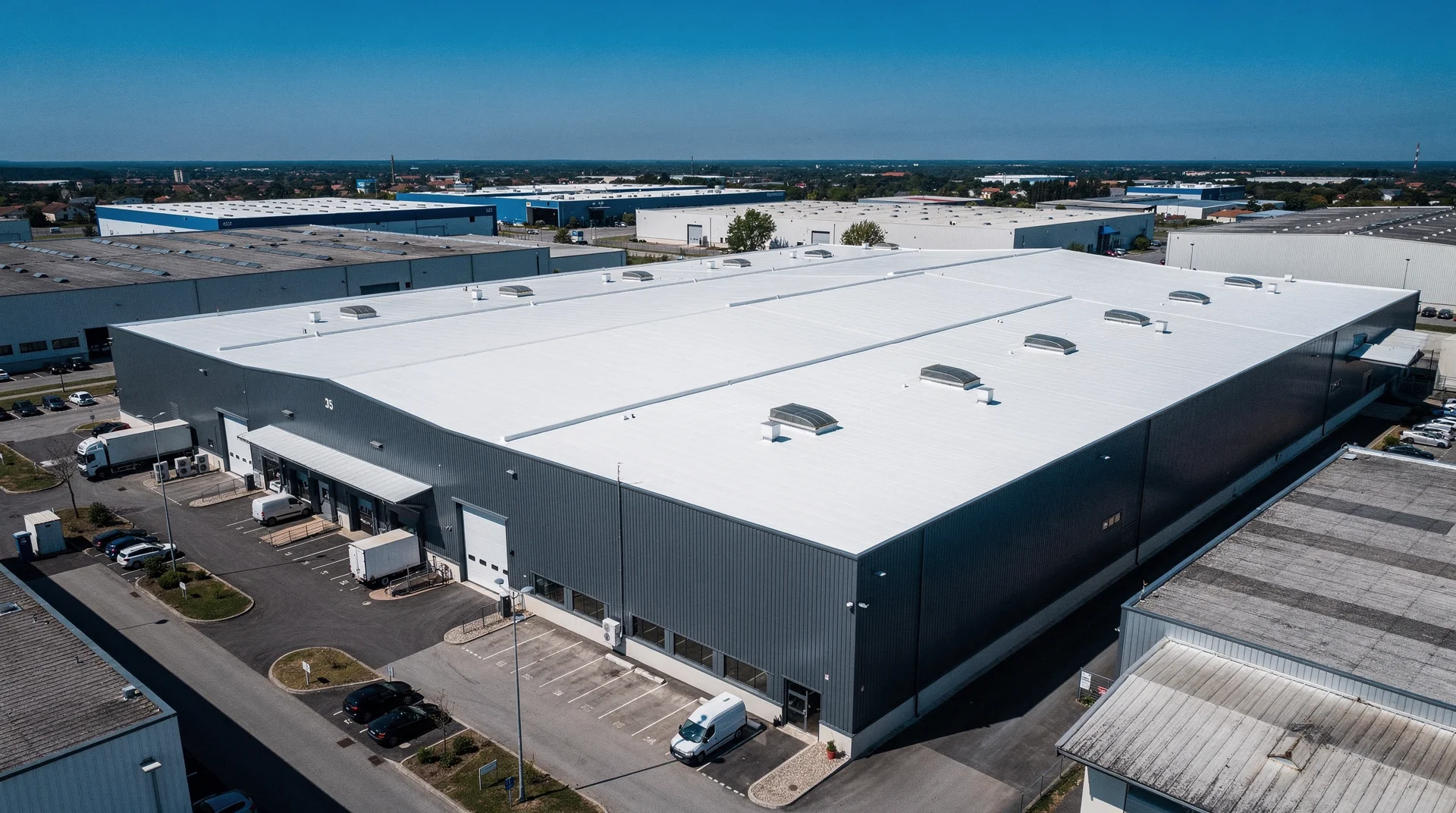 Cool roof pour batiment industriel