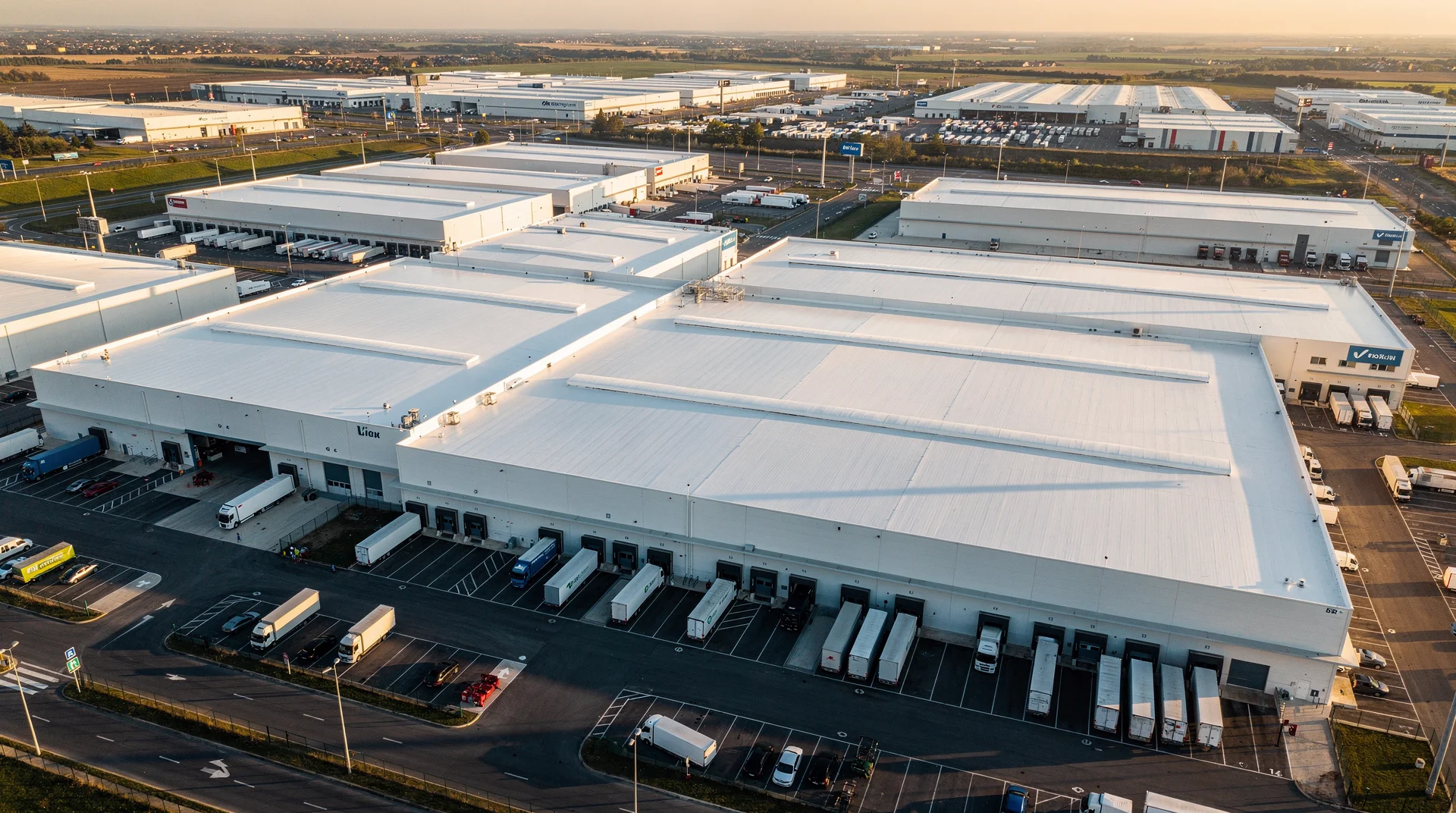 Cool roof pour batiment logistique